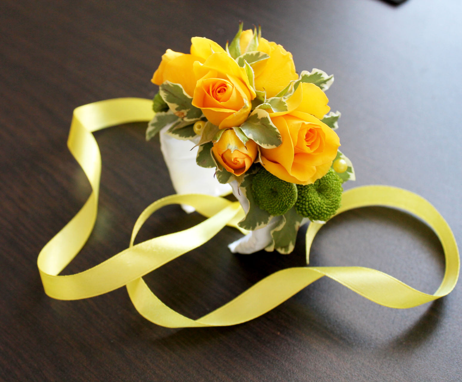 Sunny yellow roses mirror your happiness.    Yellow spray rosesd and daisies.