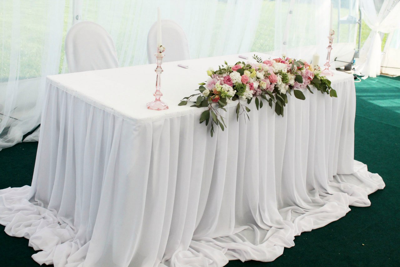 sweetheart table, wedding decoration
