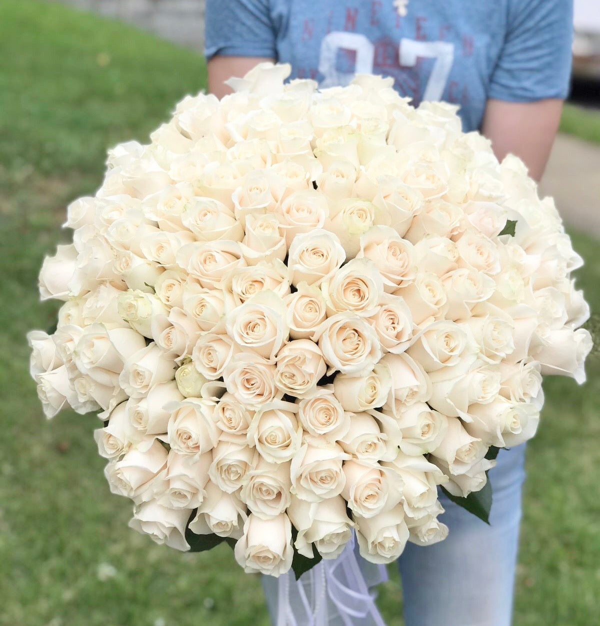 130 white roses