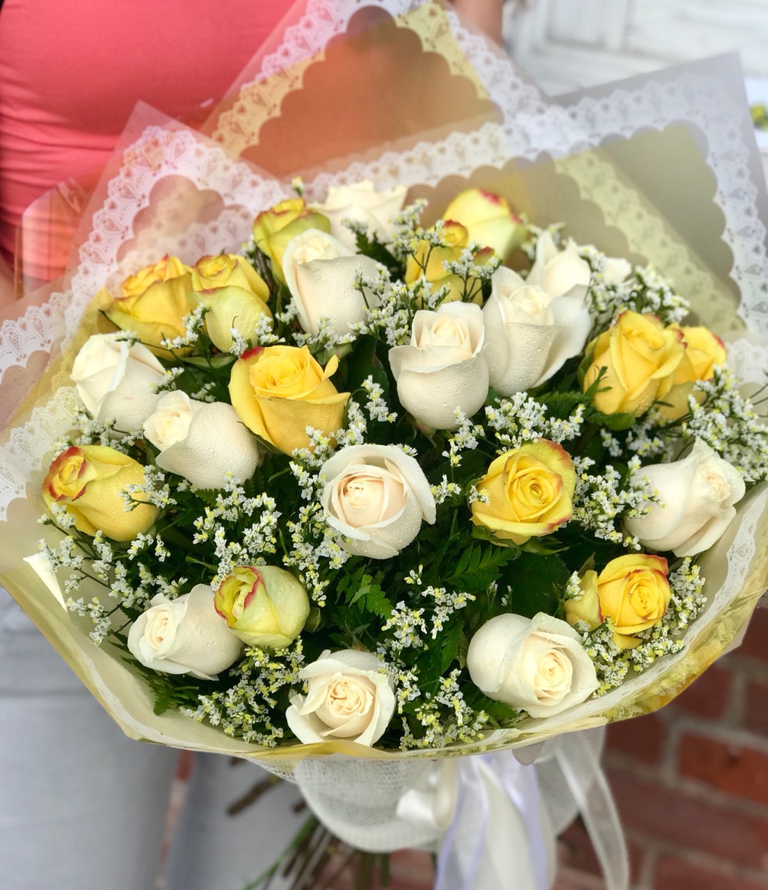 What a bright idea! Send a summery treat to someone special with this cheerful bouquet of two dozen yellow and white roses. A happy pick for your fellow yellow-lover!  Includes:  12 yellow roses, 12 white roses, limonium, assorted greens. Wrapped in a craft paper Free message card