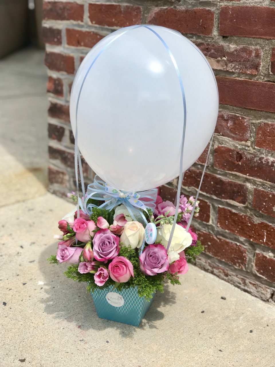 Celebrate a sweet boys's and girl`s arrival with this precious air balloon!  Includes:  Pink, white, lavender roses, pink alstroemeria, assorted greens. Box Balloon Free message card
